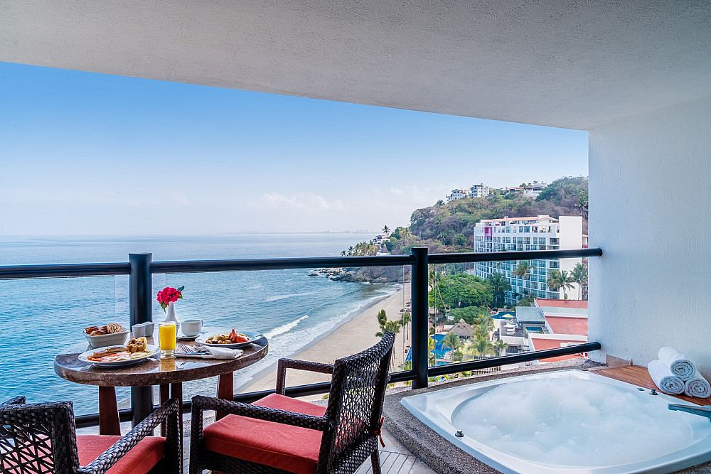 hyatt-ziva-puerto-vallarta-club-ocean-front-hot-tub-king-balcony
