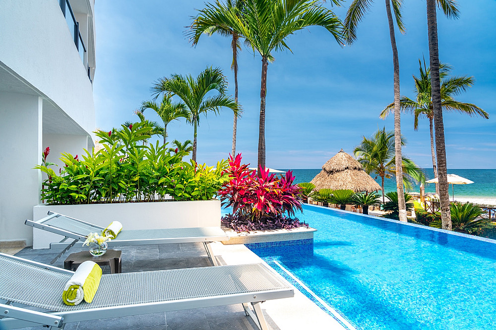 hyatt-ziva-puerto-vallarta-club-ocean-view-swim-up-suite-terrace