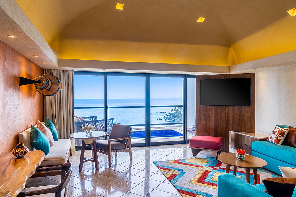 hyatt-ziva-puerto-vallarta-club-one-bedroom-plunge-pool-suite-king-living-area