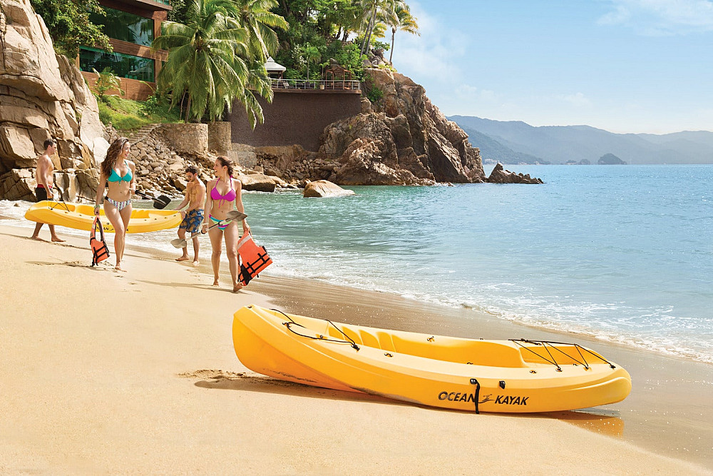 hyatt-ziva-puerto-vallarta-kayaks
