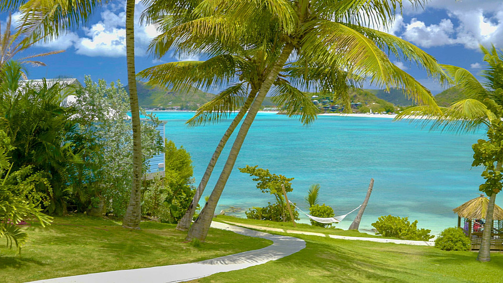 cocobay-antigua-lobby-view-of-the-palms-and-water