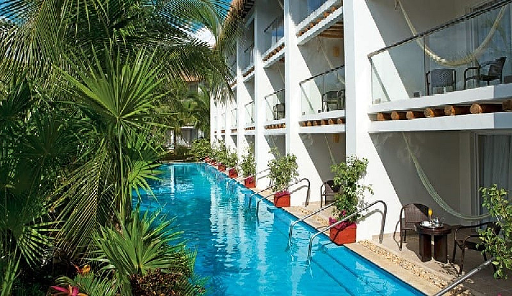 secrets-aura-cozumel-swim-up-suite-gardens