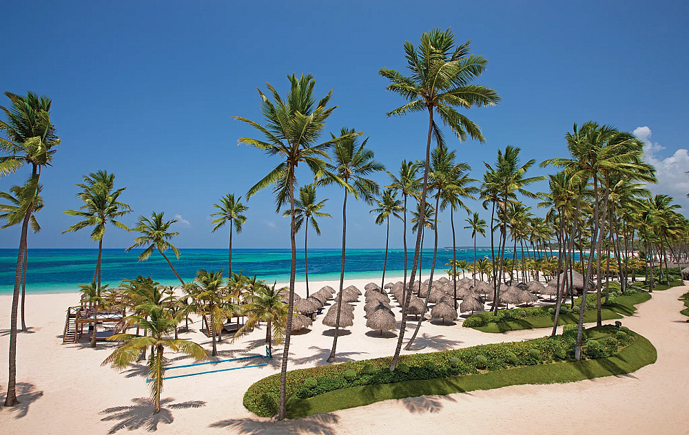 dreams-royal-beach-palm-studded-beach